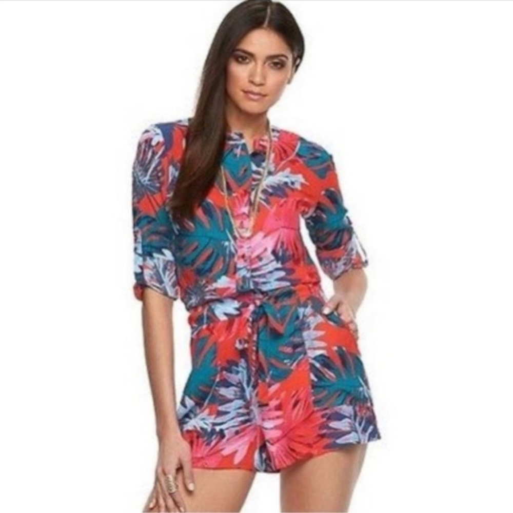 Jennifer Lopez, Palm Print Long Sleeve Romper. Size 0.